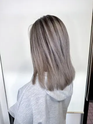 ショート カラー ブリーチカラー🫧 森　凪沙のヘアスタイル