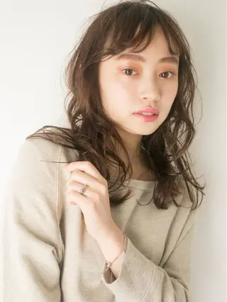 カラー 💓パーマ，💗 レイヤーカットのヘアスタイル