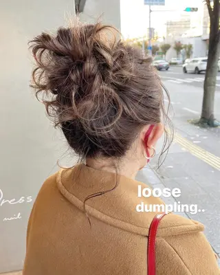 セミロング ヘアアレンジ ハイトーンカラー♡ yuのヘアスタイル