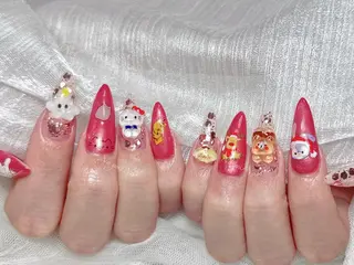 ネイル 🦋 Queenieのネイルデザイン