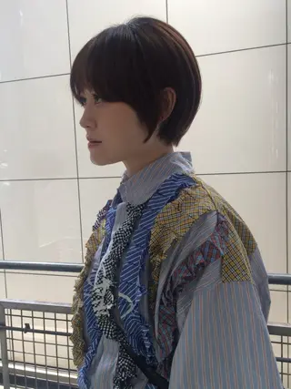 ショート 杏華レイヤー/ パーマ/ハイトーンのヘアスタイル
