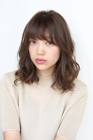 ミディアム 浅香 美加のヘアスタイル