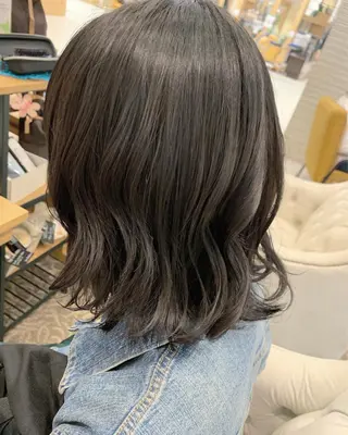 ミディアム カラー SUZUKA .のヘアスタイル