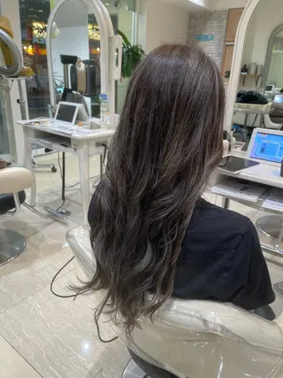 ロング カラー Alen🐶🐾/海 外風/グレージュ🩶のヘアスタイル