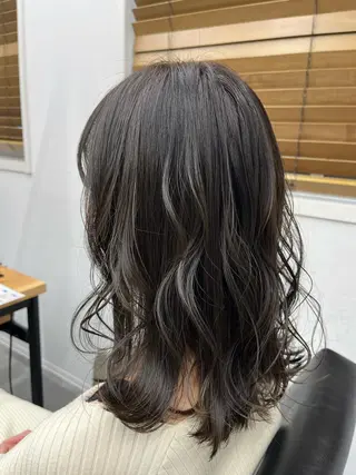 ミディアム 川畑 花菜のヘアスタイル