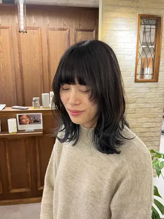 ミディアム 河上 麻衣/白髪ぼかしのヘアスタイル