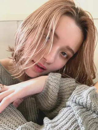ミディアム カラー ぱつっとボブ/ 小野あかねのヘアスタイル