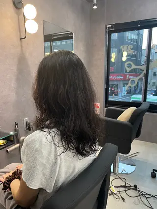 ロング パーマ 三津木正幸 透明感カラー髪質改善のヘアスタイル