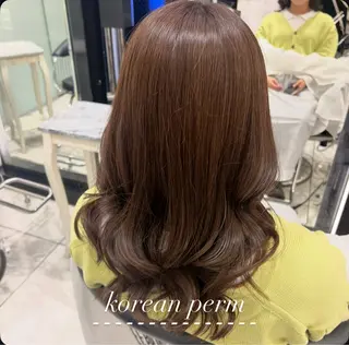 セミロング パーマ コテ巻きパーマ💙 シノヤユイのヘアスタイル
