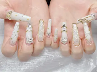 ネイル 🦋 Queenieのネイルデザイン