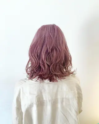 ミディアム カラー ヤマグチ リョウのヘアスタイル