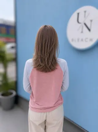 セミロング 《髪質改善 UN BLEACH》のヘアスタイル