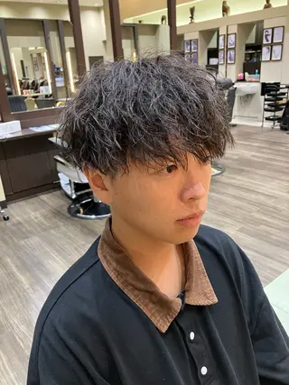 ショート パーマ メンズ 吉田 健吏のヘアスタイル