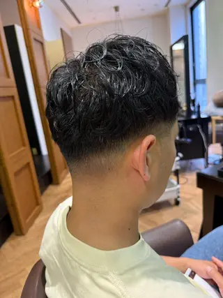 ショート パーマ メンズ 溝口 槙里也のヘアスタイル