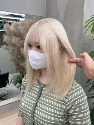 セミロング カラー イツク ⚡️ ルーツ/ハイトーンのヘアスタイル
