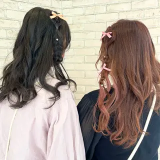 ヘアアレンジ ハイトーンカラー シールエクステのヘアスタイル