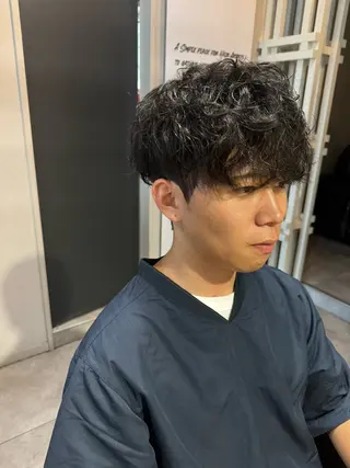 ミディアム パーマ メンズ 似合う髪型見つけます AYAKAのヘアスタイル