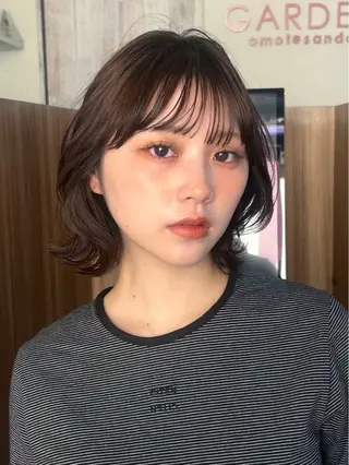 ショート カラー レイヤー/ボブ/透明 感カラー/佐藤奈由のヘアスタイル
