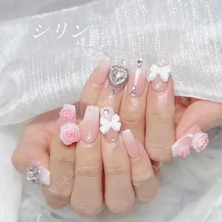 ネイル 🦋 Queenieのネイルデザイン