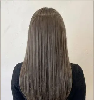ロング 透明感カラー特化若山 結愛のヘアスタイル