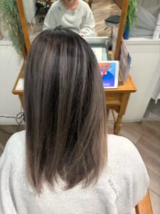 セミロング カラー 鮫島海斗☆レイヤー☆ ケアブリーチのヘアスタイル