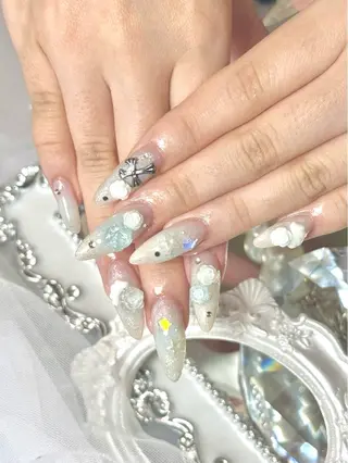 ネイル ルシイ🎀新宿長さ 出しパーツ専門店のネイルデザイン