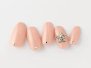 ショート Tiary🤍 Sachikaのネイルデザイン