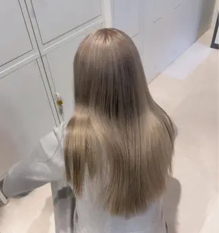 カラー ニトウ レイナのヘアスタイル
