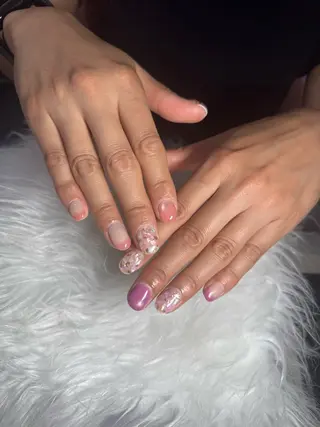 ネイル LAVISH 大和店 emi・:*+のネイルデザイン