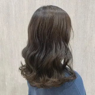 セミロング カラー 🫧透け感⋆艶髪💎 山口アヤカのヘアスタイル
