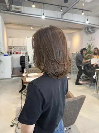 ミディアム カラー カイリ /レイヤーカットのヘアスタイル