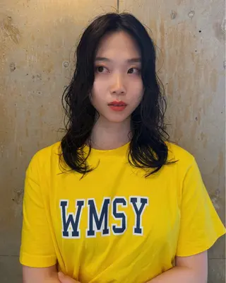 セミロング パーマ ウチミズ サヤカのヘアスタイル