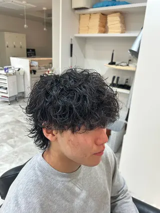 セミロング パーマ 清水 涼矢のヘアスタイル