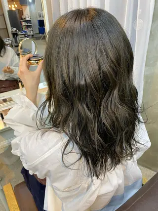 セミロング カラー ヘアアレンジ 志賀 あずみのヘアスタイル