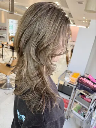 セミロング カラー ravens デザインカラーのヘアスタイル