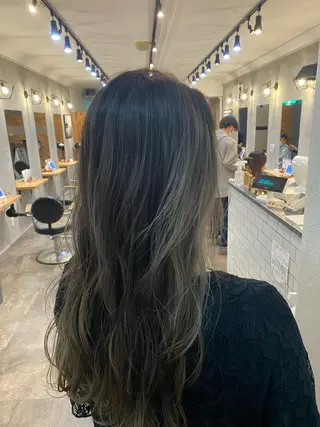 ロング カラー 小山 奏良のヘアスタイル