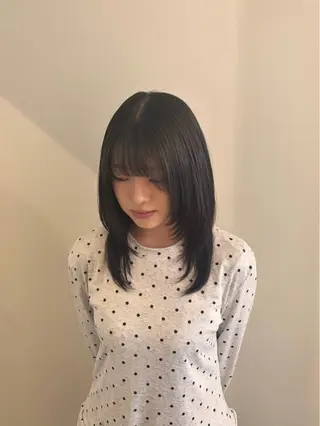 ミディアム 佐々木 愛里のヘアスタイル