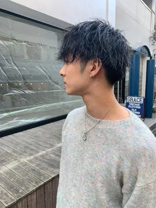 ミディアム パーマ メンズ ミルクティーベージュ ブリーチ 店長 清水のヘアスタイル