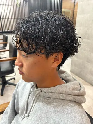 ショート パーマ メンズ 勝毛 広貴のヘアスタイル