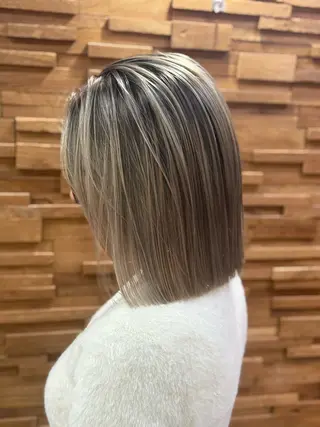 ショート RIEブリーチ& エクステ特化型のヘアスタイル
