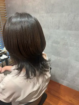 カラー MARIA / BRICKのヘアスタイル