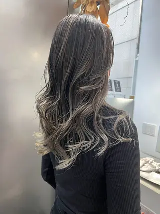 ロング カラー CHERIEブリーチ ダブルカラー 天神のヘアスタイル