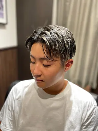 ミディアム 飯野 公紀のヘアスタイル