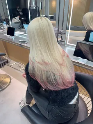ロング カラー みのりハイトーン デザインカラーのヘアスタイル
