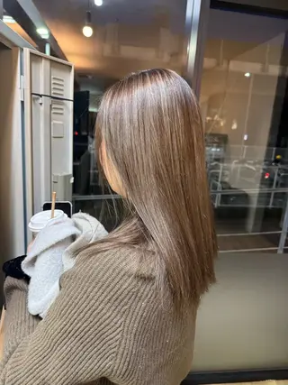 セミロング カラー ハイライトカラー✨ グレージュ✨鎌倉光洋のヘアスタイル