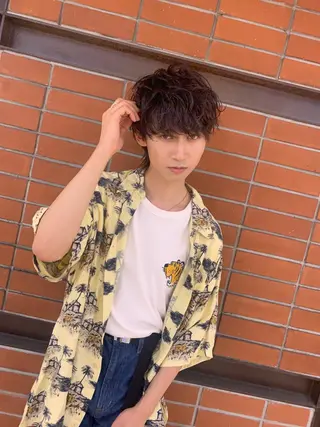 ミディアム パーマ メンズ 三矢 ちなつのヘアスタイル