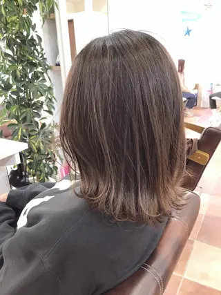ミディアム 大澤 唯のヘアスタイル