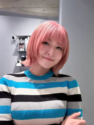 ショート カラー NANA🦖 ハイトーンデザインのヘアスタイル