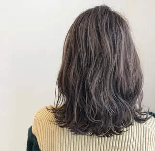 ミディアム 齋藤 佳以のヘアスタイル