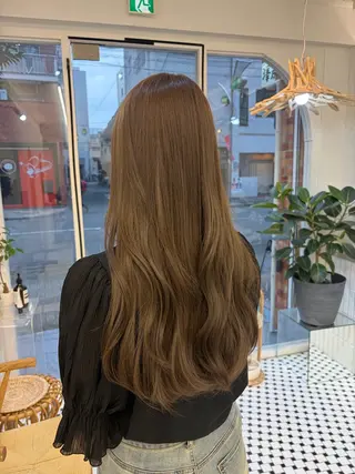 ロング カラー 🧸柔らかベージュ/ 顔周りレイヤー/ミクのヘアスタイル